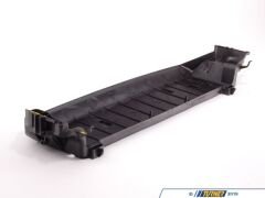BMW-17117795909-RADYATÖR ALT BAKALİTİ X5 E70