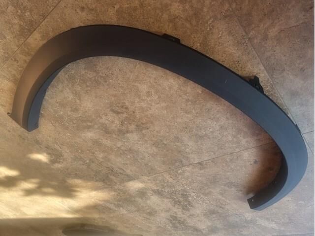 OEM-51777163558-ÇAMURLUK AĞIZ BAKALİTİ ÖN E70/R (Y-SPOKE)