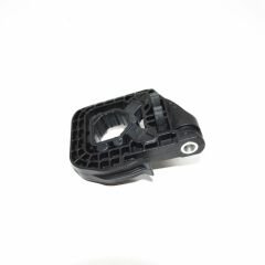 BMW-17119895624-17119895624-9895624-BMW-RADYATÖR ALT BRAKETİ SAĞ