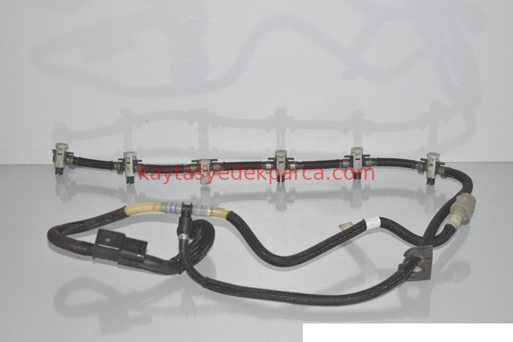 13537799998-7799998-BMW-YAKIT BESLEME HORTUMU