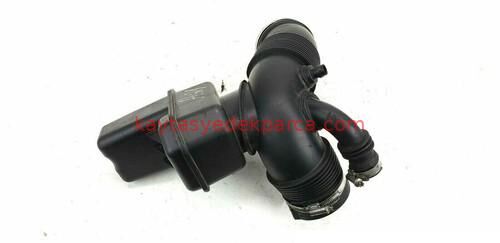 13717521035-7521035-BMW-HAVA KÖRÜKLÜ BORU
