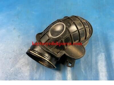13717812948-7812948-BMW-HAVA FİLTRE BORUSU