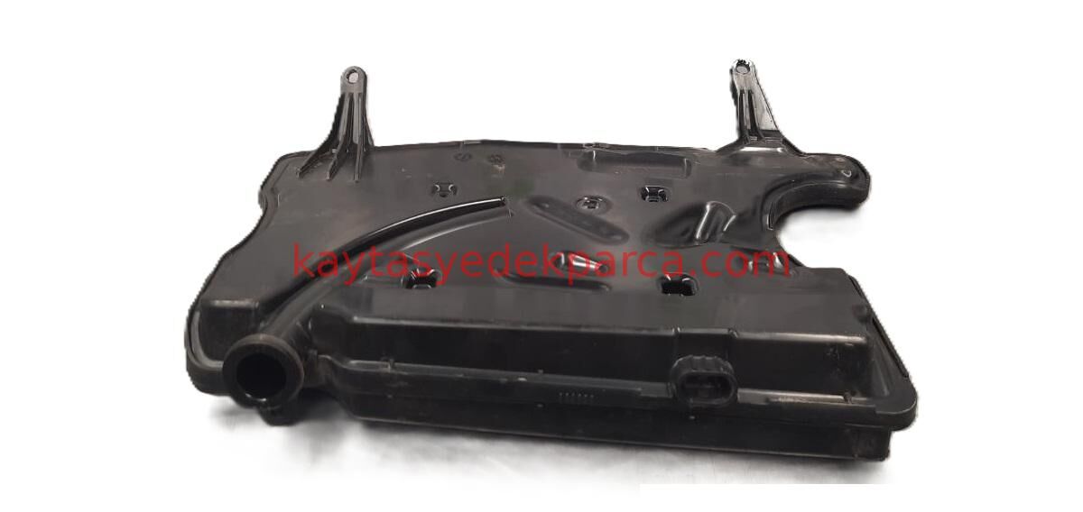 13718513917-8513917-BMW-ÜST KAPAK