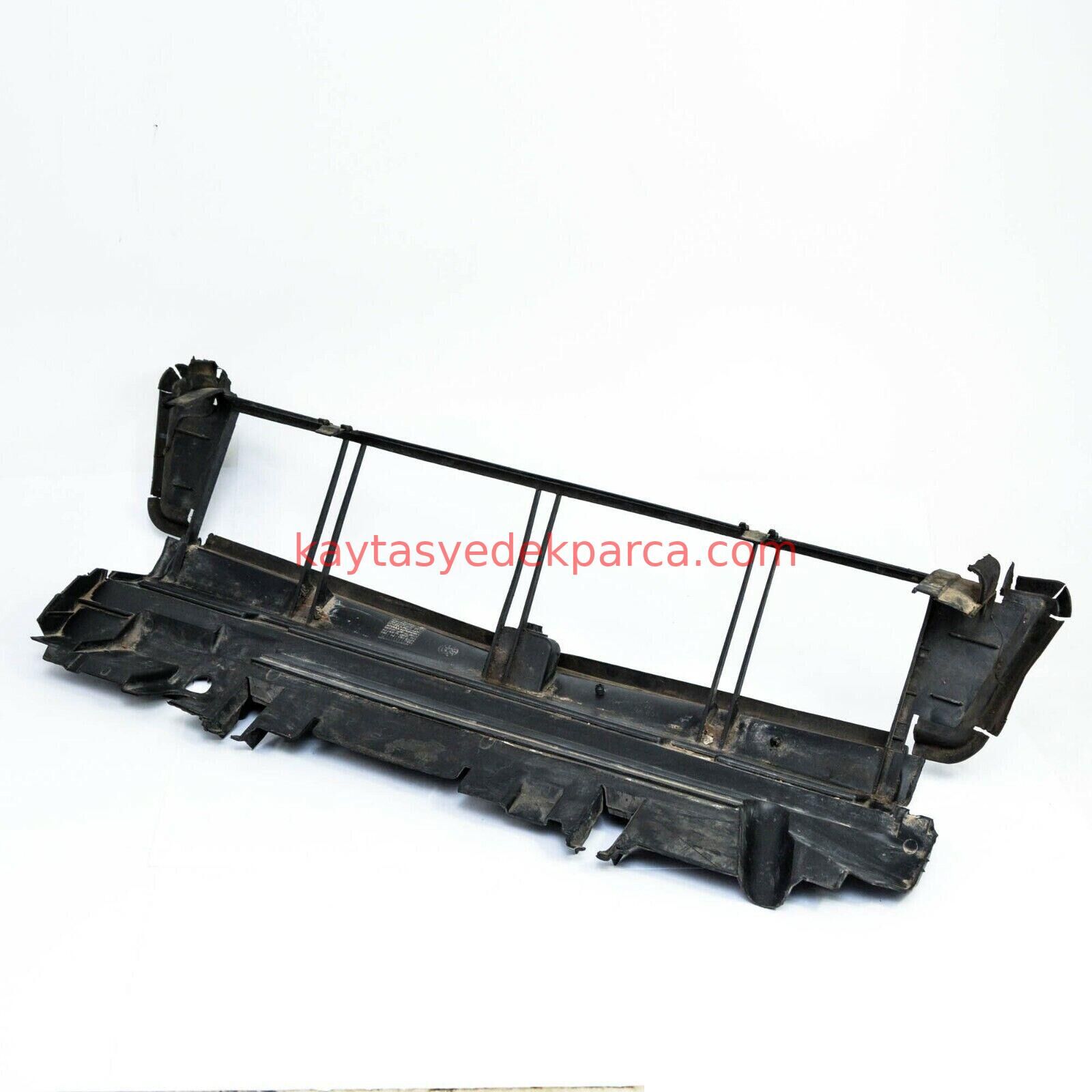 A2045053430-TYG-RADYATÖR ALT PLASTİĞİ W204