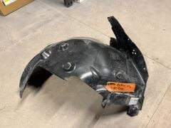 BMW-51718070522-ÇAMURLUK DAVLUMBAZI ARKA KISIM SAĞ G80