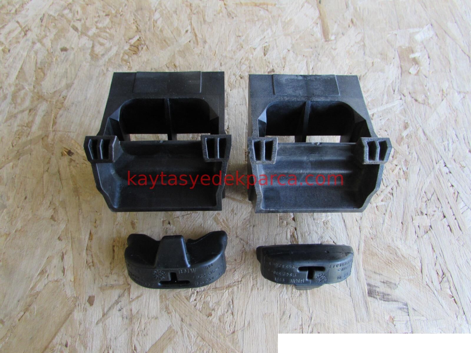 17117542517-7542517-BMW-RADYATÖR ALT BRAKETİ E60