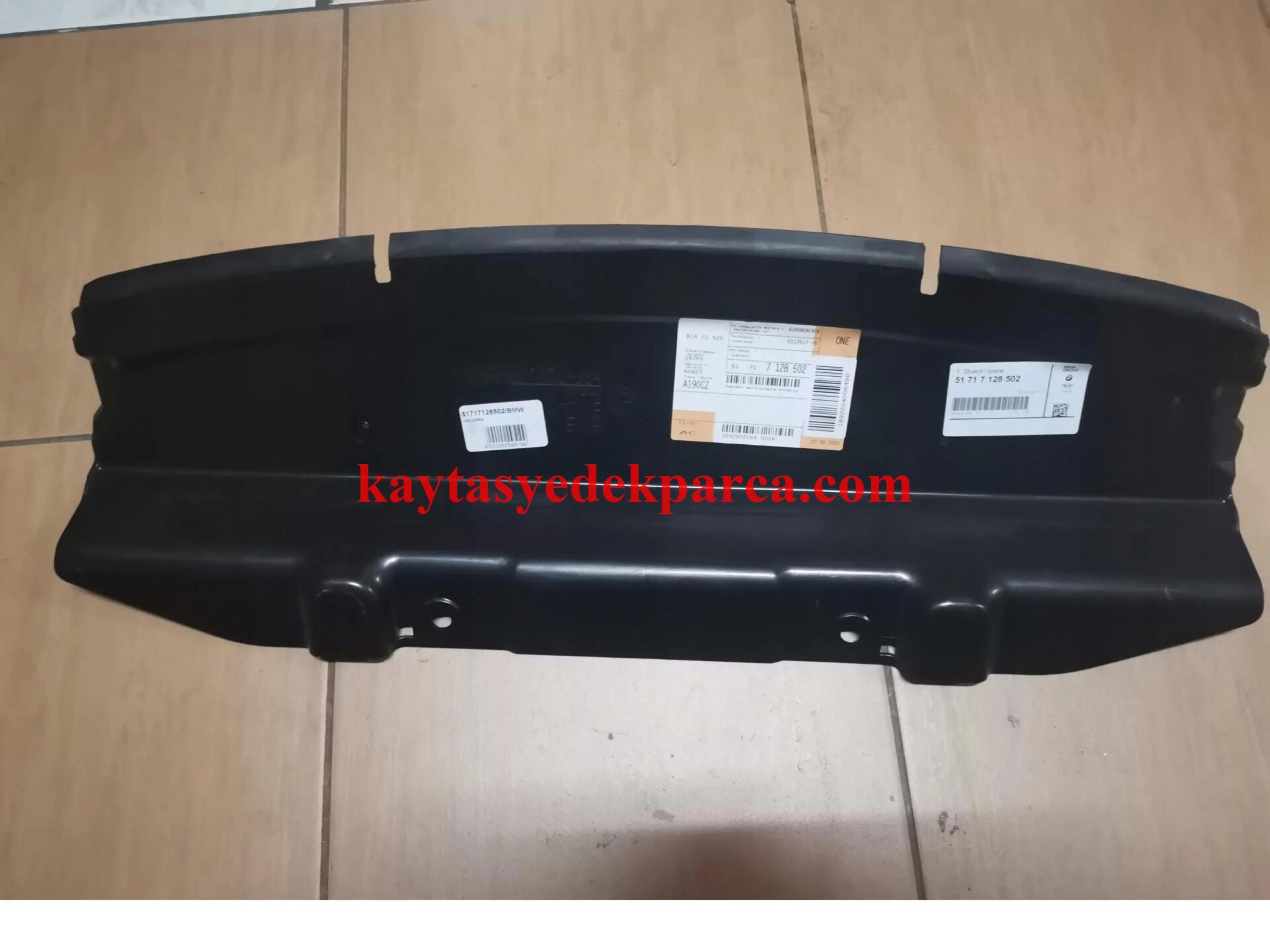 51717128502-7128502-BMW-RADYATÖR ALT PLASTİĞİ E87 DİZEL