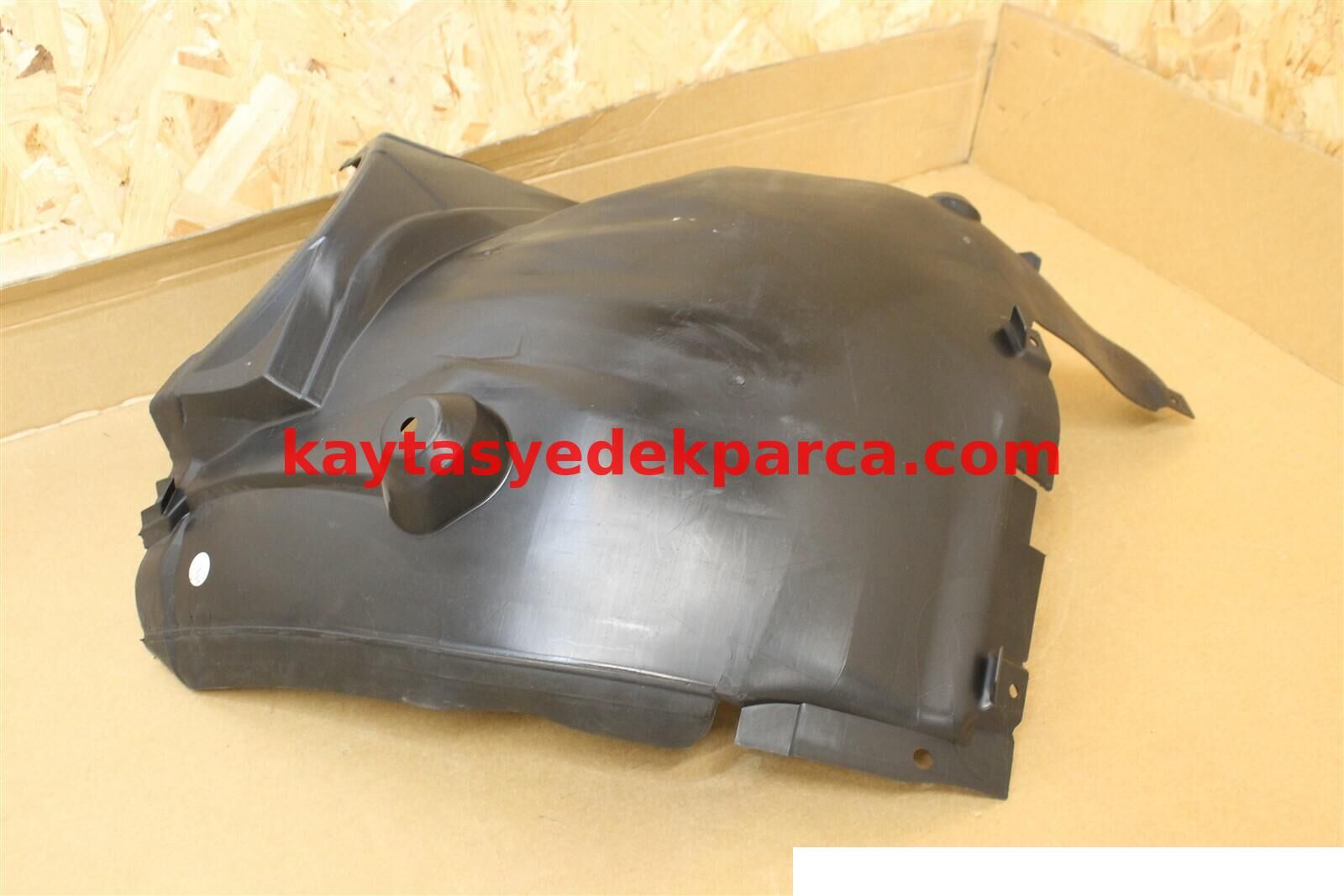 A2038840622-BTP-ÇAMURLUK DAVLUMBAZI W203 ÖN ORTA SAĞ