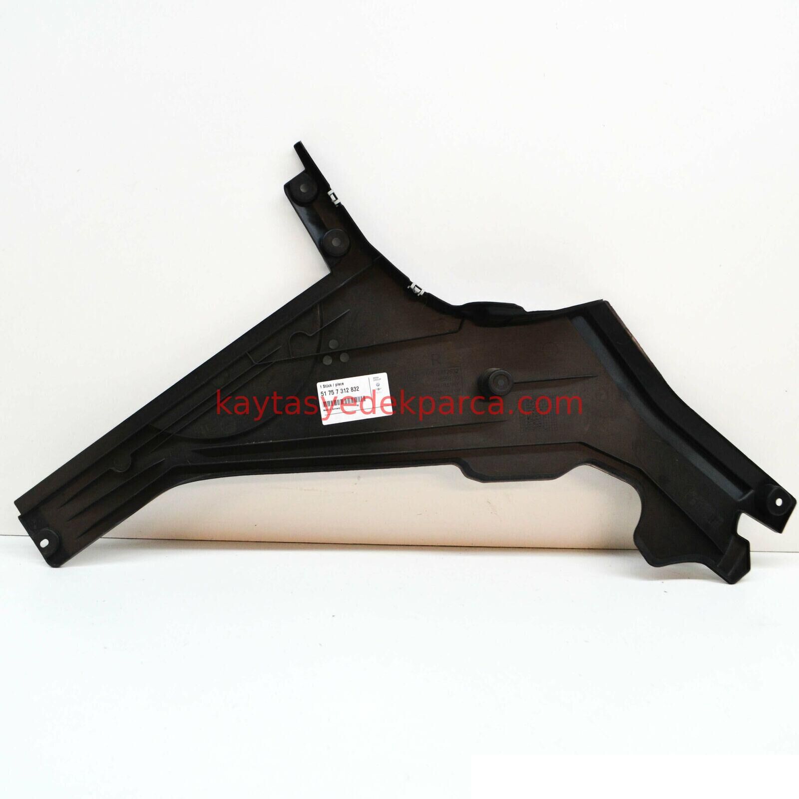 51757312832-7312832-BMW-BENZİN DEPOSU ALT KÖŞE PLASTİK