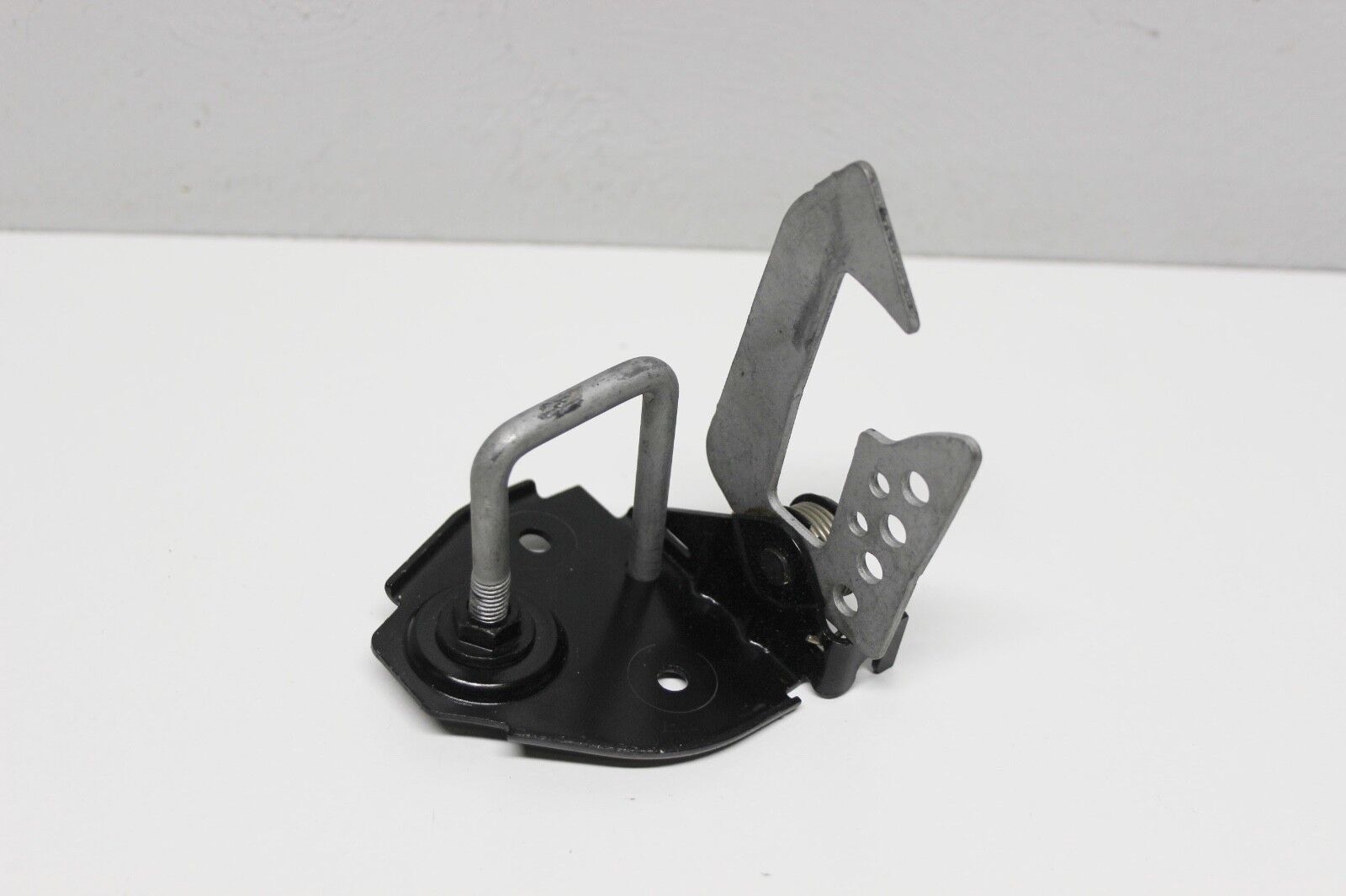 BMW-51237183764-KAPUT KİLİDİ ÜST R F02