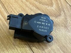 TRU-A2018203642-SİLECEK MOTORU, W201 2018201342